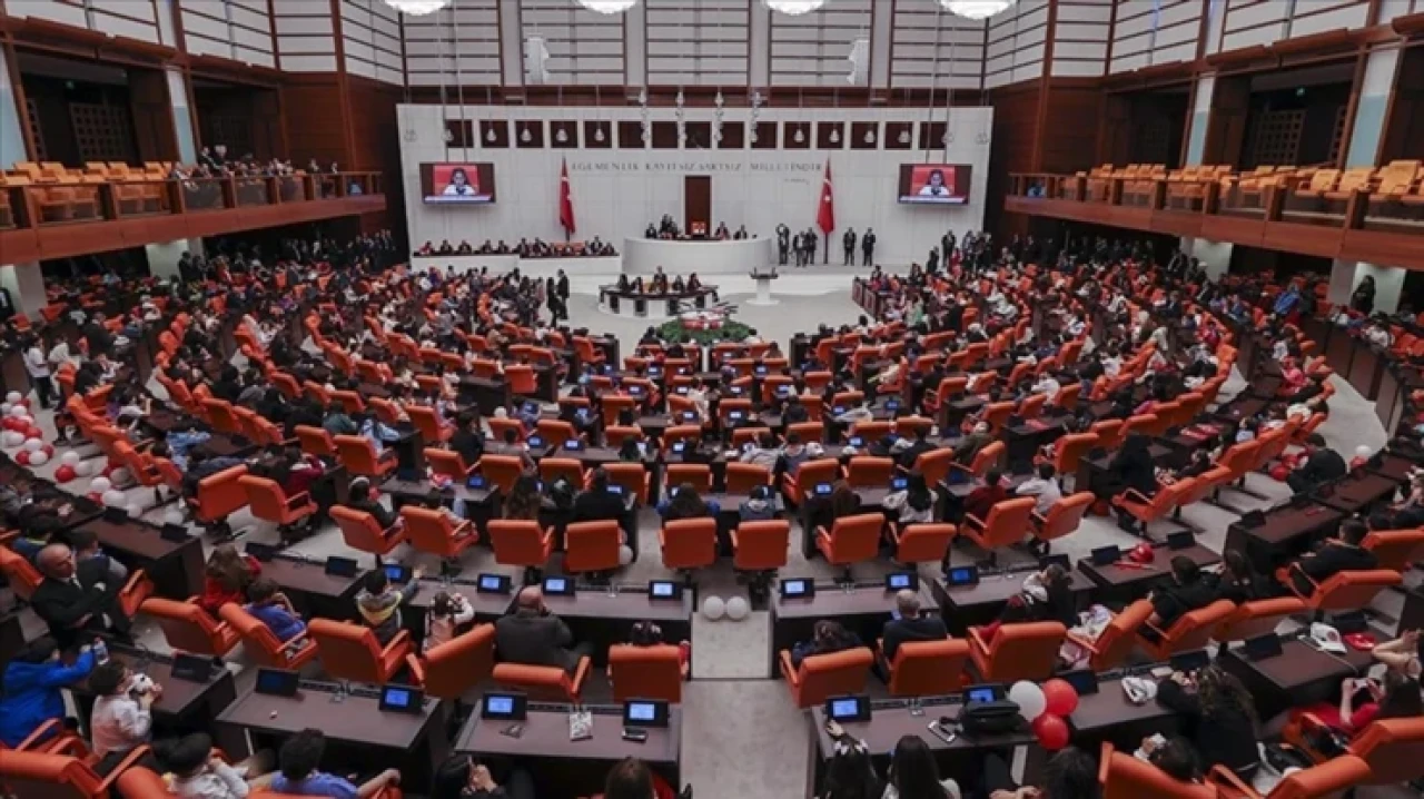 Mecliste fon kanunu mesaisi: Yasa tasarısı komisyonda