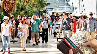 Türkiye'nin 2027 turizm hedefi: 70 milyar dolar ve 66,6 milyon turist