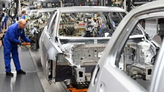 Otomotiv üretimi %8 düştü, ihracat 24,4 milyar dolarla lider kaldı