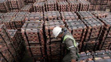Londra Metal Borsası’nda Temkinli Rüzgâr: Bakır ve Alüminyumda Düşüş