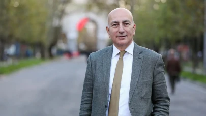 Sherlock Holmes Göndermesiyle Enflasyon Analizi: Mahfi Eğilmez Sahneye Çıktı!