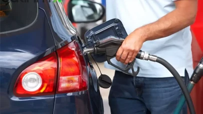 Akaryakıt Zammı Hız Kesmiyor: Benzine 1 Lira 30 Kuruşluk Artış