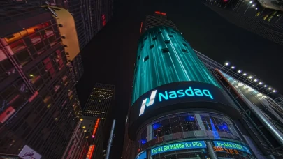 Kazandıran ABD, Oyalayan BIST: NASDAQ 100 Uçuyor, Biz Hâlâ Dipte Sürünüyoruz