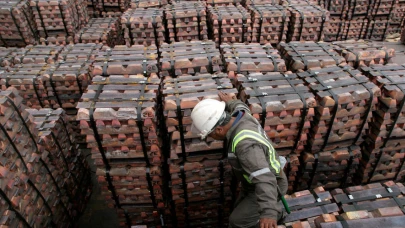 Londra Metal Borsası’nda Temkinli Rüzgâr: Bakır ve Alüminyumda Düşüş