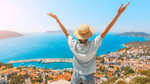 Turist Alışverişi Kesti, Yeme-İçme ve Sağlığa Parayı Bastı!