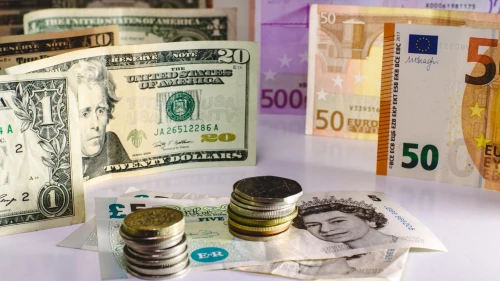 Dolar haftayı 48,44 TL, Euro 56,27 TL seviyesinde kapattı