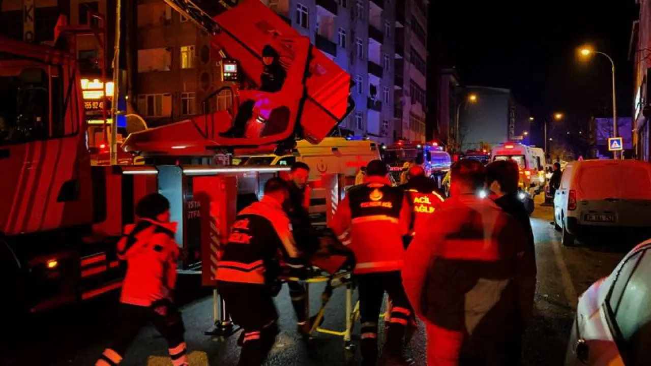 Ataşehir'de otelde yangın: 3'ü ağır 5 yaralı