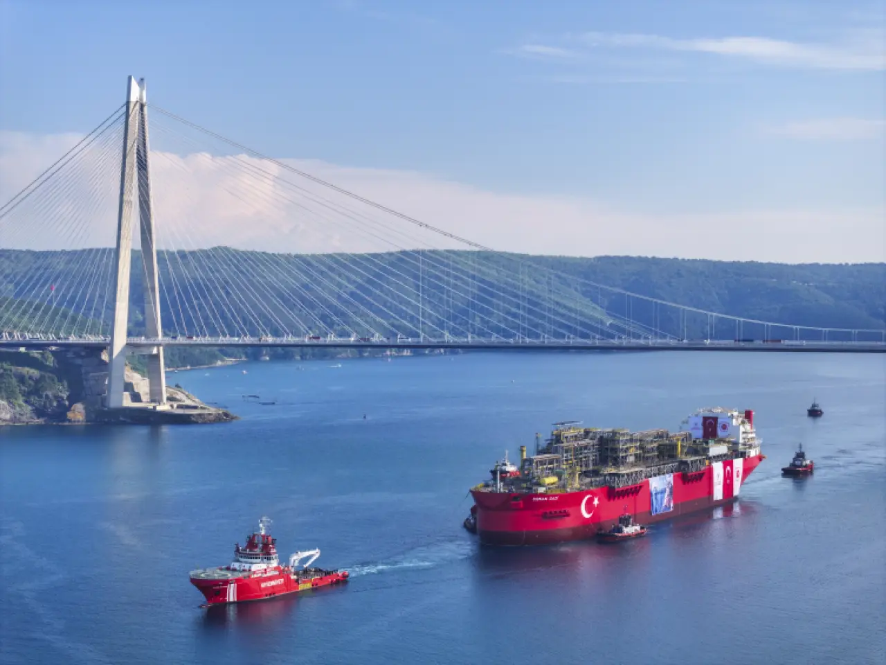 Türkiye'nin ilk yüzer doğal gaz üretim platformu Osman Gazi de filoya katıldı. Foto: AA