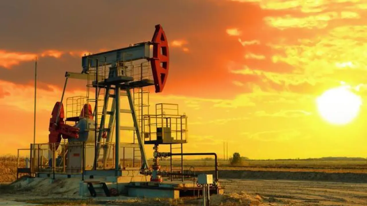 Brent petrol geri çekildi! Piyasada jeopolitik gerginlik ve talep endişesi  - Son Dakika Ekonomi Haberleri