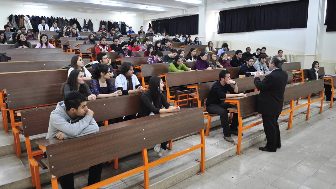 Üniversitelerde yeni dönem... YÖK: Lisans eğitimi 3 yılda tamamlanabilecek - Son Dakika Türkiye Haberleri | Cumhuriyet
