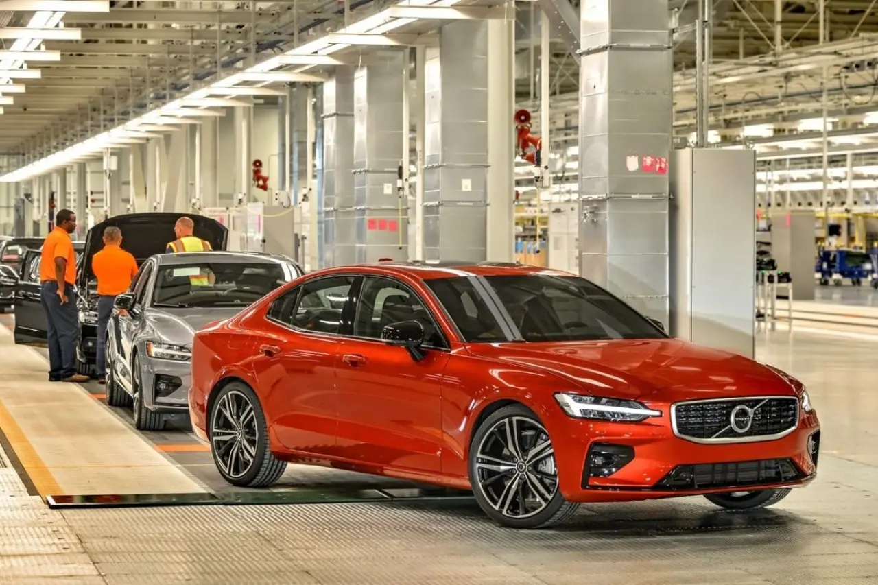 Volvo Cars'ın Nisan satışları yüzde 11 düştü: Elektrikli modellerde sert gerileme - Patronlar Dünyası