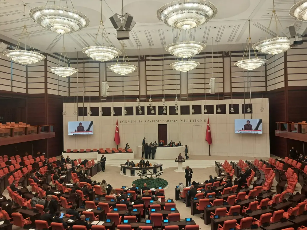 TBMM Genel Kurulu... Mehmet Emin Ekmen: 'İlk defa bir devlet bütün kurumlarıyla dolandırıcılığın paydaşı olarak önümüze çıkıyor' - Son Dakika