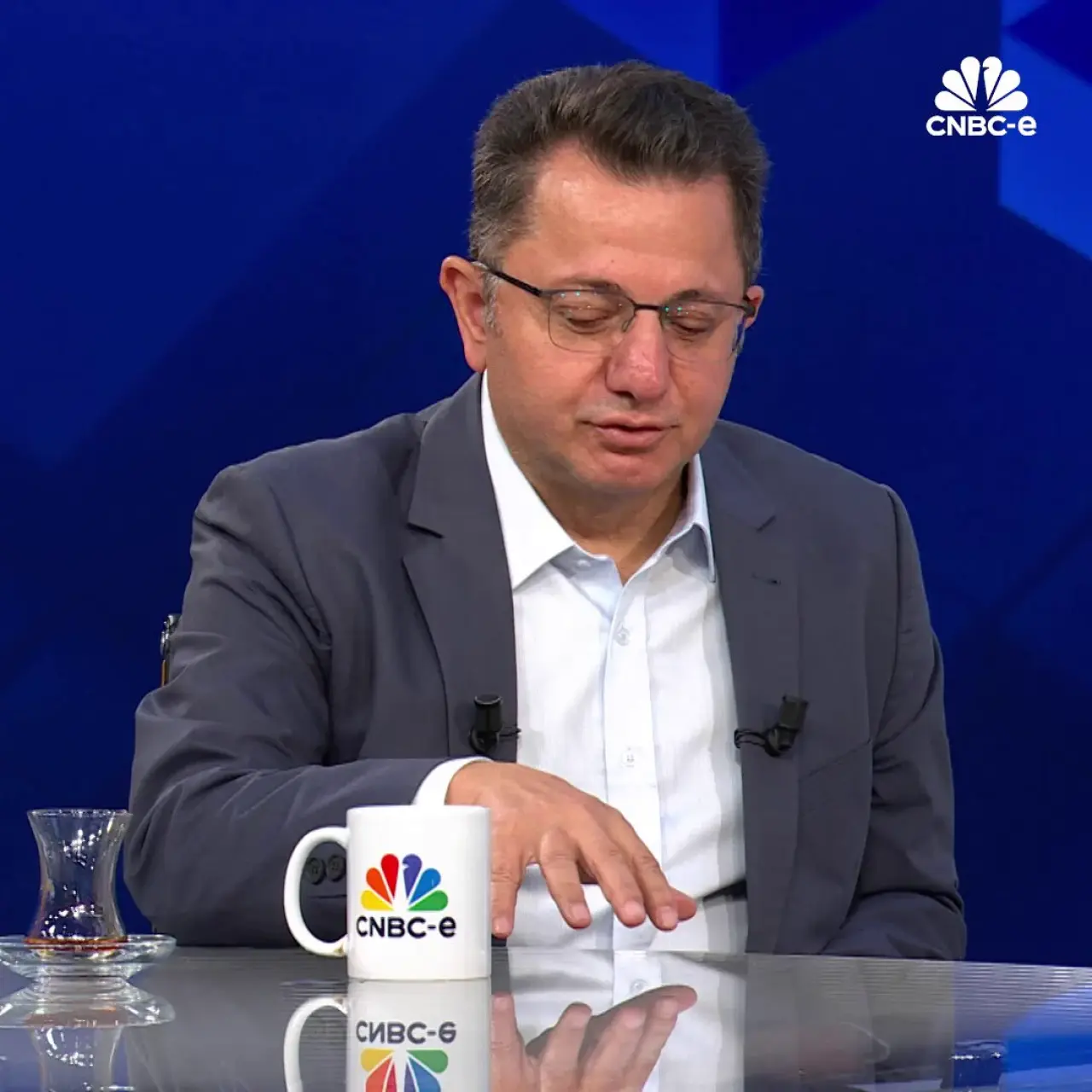 Mehmet Gerz: Çocuğunu özel üniversiteye gönderen neden vergiden düşemiyor? Çünkü vakıf üniversiteleri vergi vermiyor. O vergi vermediği için veli olarak sen de vergiden düşemiyorsun