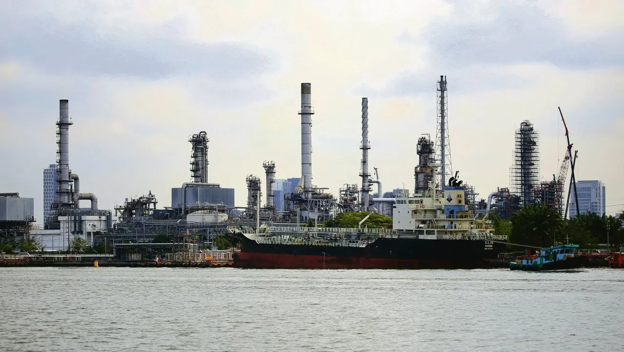 Petrol yeniden Hürmüz riskine odaklanıyor
