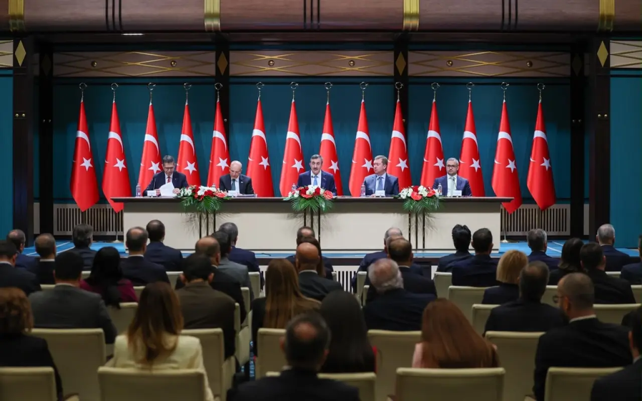 Yeni OVP'de turizm gelirlerine revize: 3 milyar dolarlık kayıp — Turizm  Güncel
